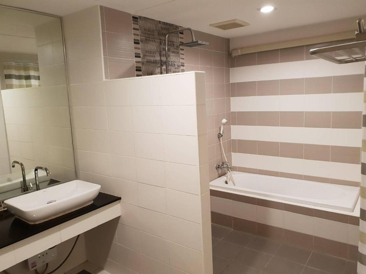 Omg Hotel Khon Kaen Ngoại thất bức ảnh